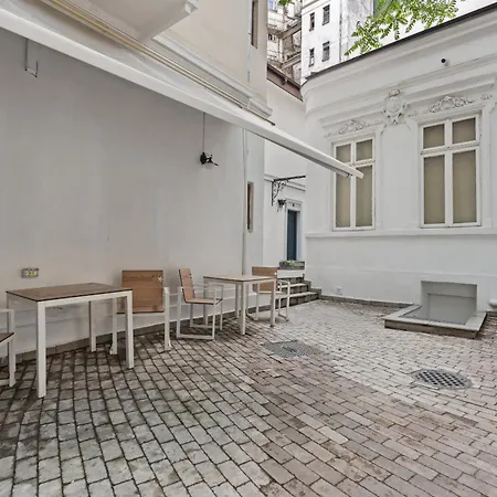 Family Old Town Quad Appartement Boekarest